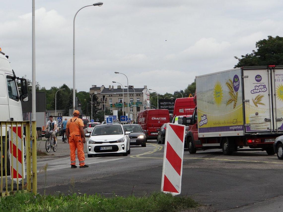 Drogowcy weszli na kolejny odcinek al. Wojska Polskiego