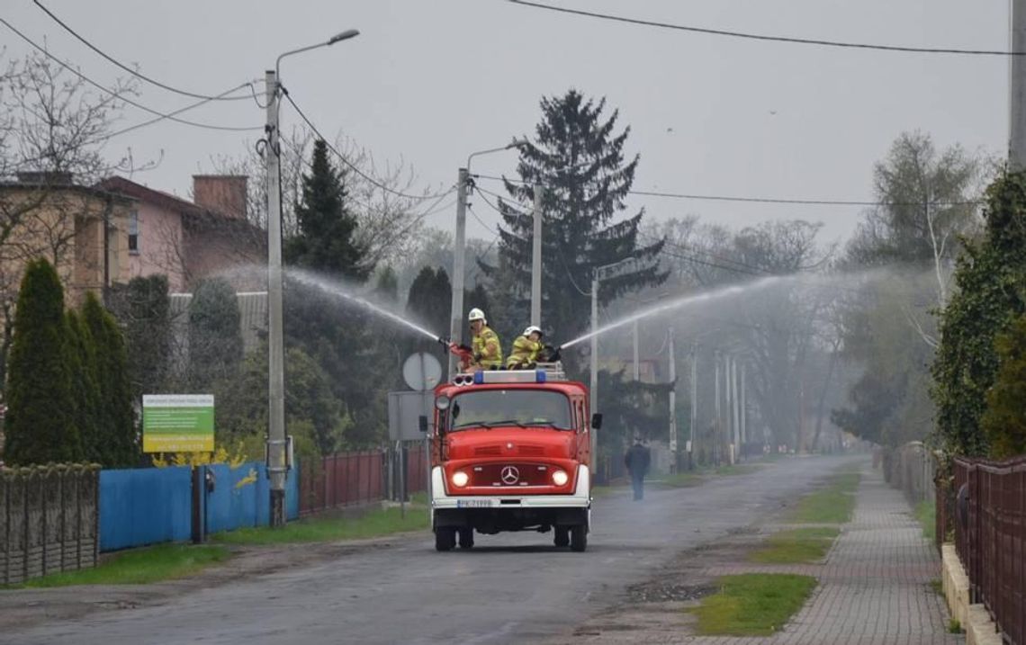 Dziś Śmigus Dyngus. Tak polewaliśmy się wodą... kiedyś