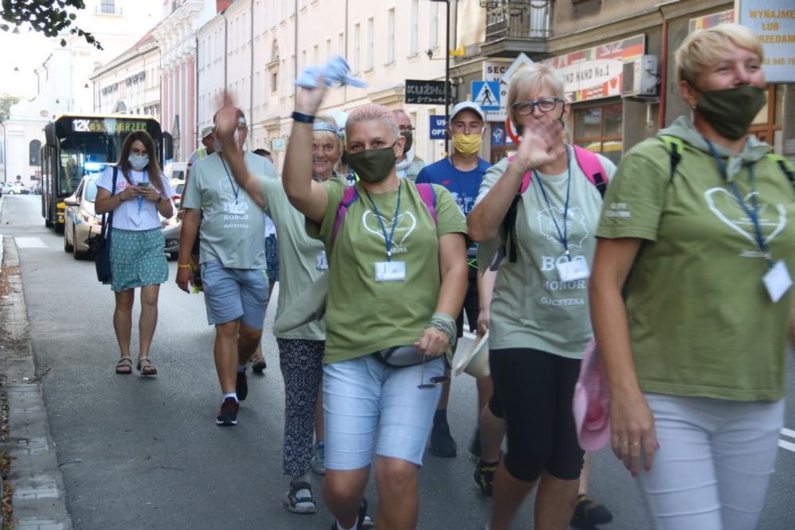 Epidemia nie przerwała tradycji. 383. Kaliska Piesza Pielgrzymka na Jasną Górę wyruszyła na szlak ZDJĘCIA