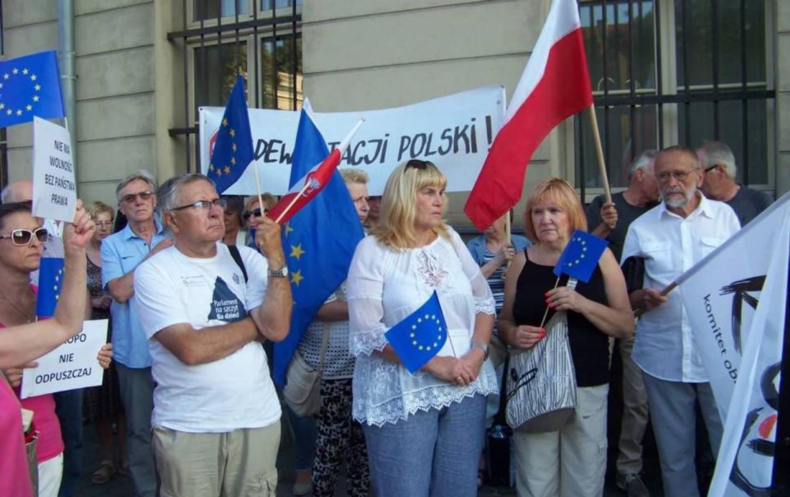 „Europo, nie odpuszczaj!”. KOD i Obywatele RP będą manifestować przed sądem