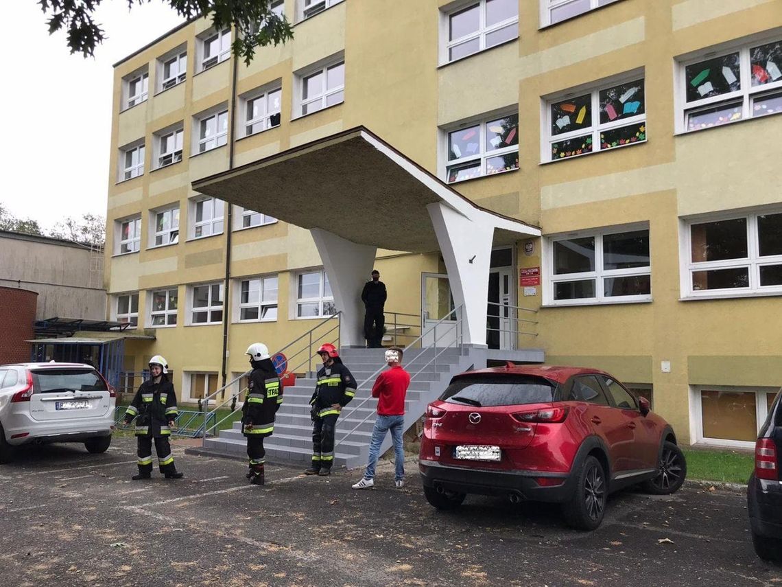 Ewakuacja szkoły specjalnej w Kaliszu. Przyszedł mail o zagrożeniu ZDJĘCIA