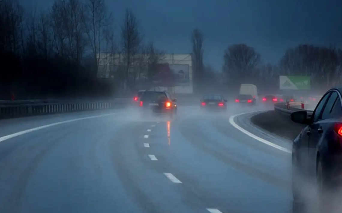 Fatalne warunki na drogach. Ostrzeżenia w całym kraju