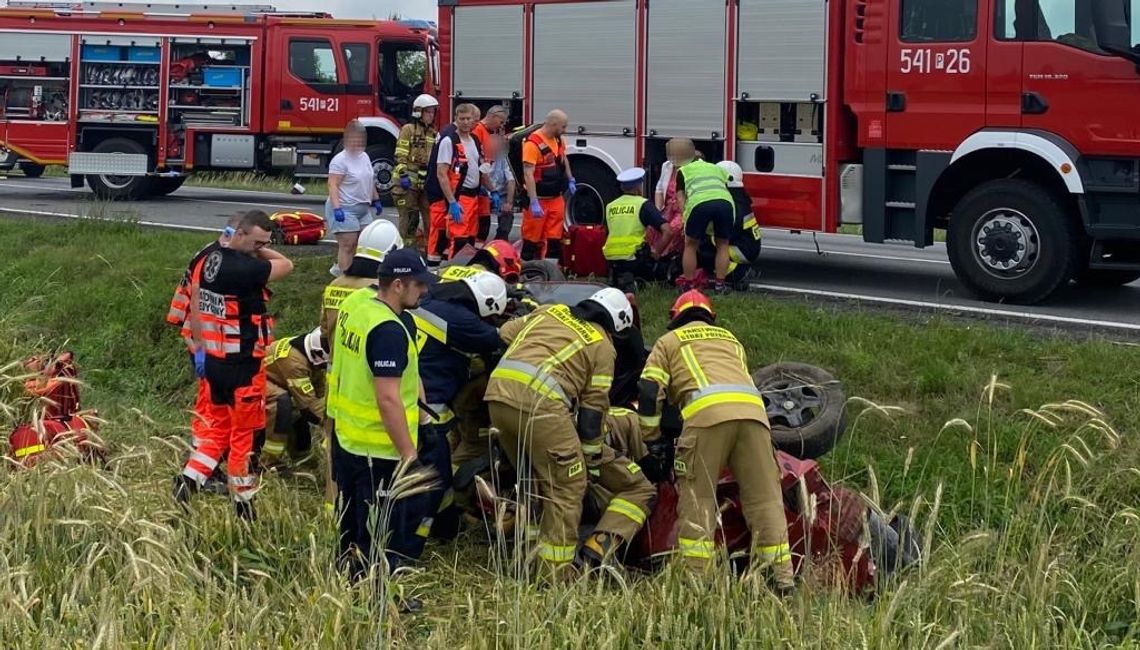 Fatalny błąd na krajówce. Dwie osoby ciężko ranne ZDJĘCIA