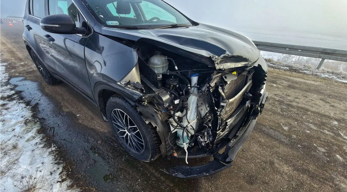 Groźnie na przejeździe kolejowym. Auto wjechało pod pociąg