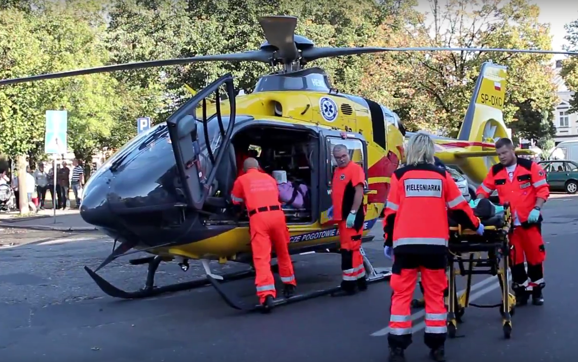 Helikopter wylądował na rynku w Stawiszynie WIDEO