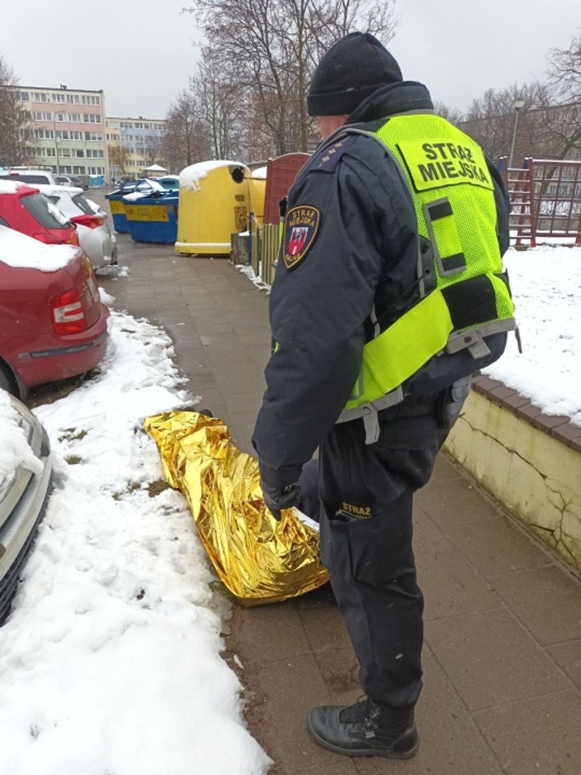 Interwencja przy ul. Podmiejskiej. Mężczyzna leżał na chodniku