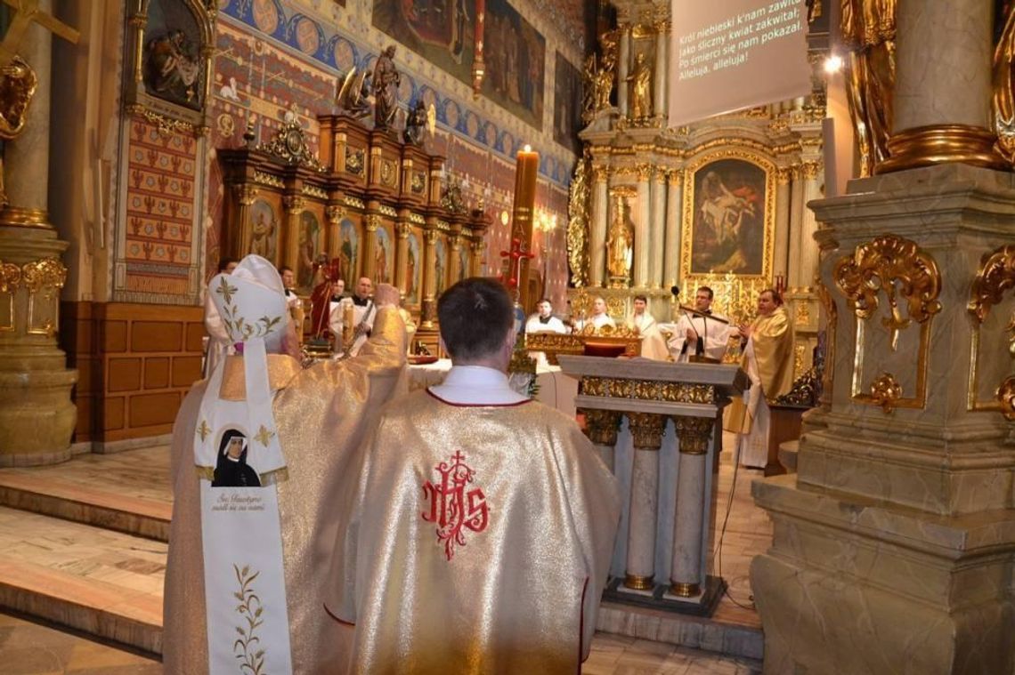 Jak często chodzimy do kościoła? Znamy wyniki ankiety w tej sprawie