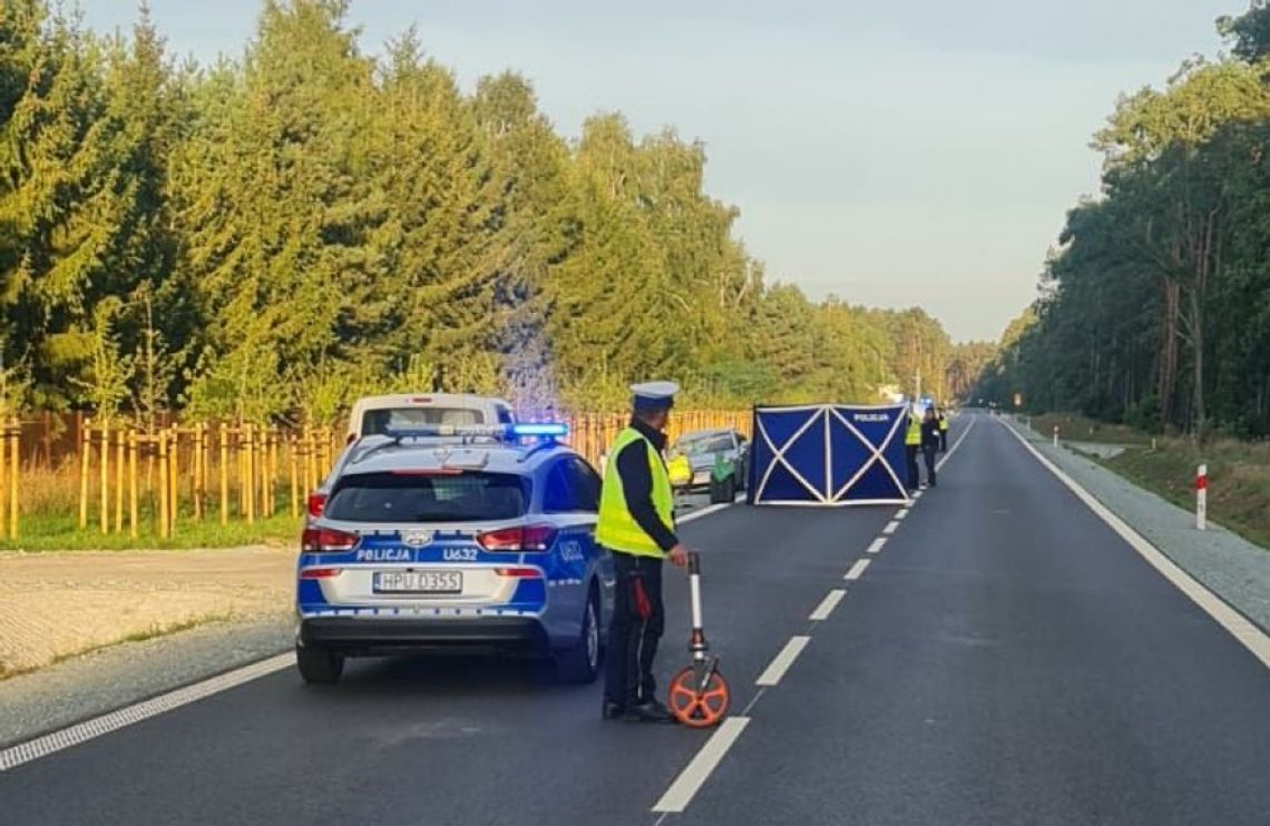 Jechał bez oświetlenia i został potrącony. Rowerzysta zginął na miejscu