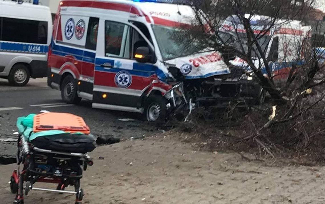 Jechał do pacjenta - zdarzył się wypadek. Kierowca karetki odpowiada za śmierć mężczyzny