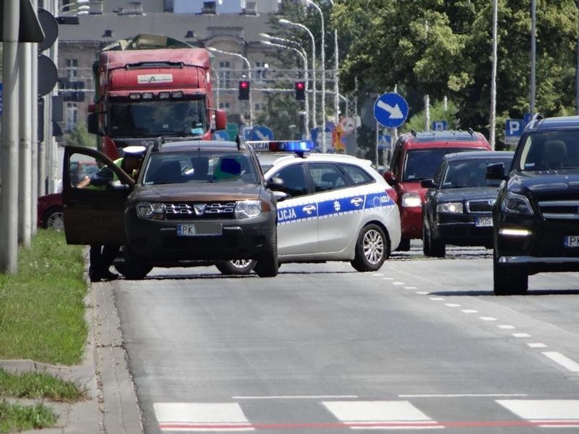 Jechał jak pijany. Zaszkodził mu upał? ZDJĘCIA