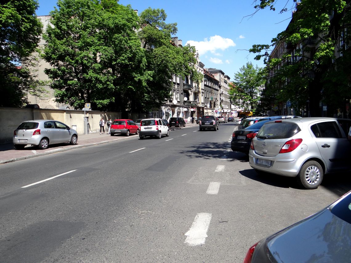 Jeden pas, ograniczenie prędkości, progi zwalniające. Tak zmieni się Śródmiejska