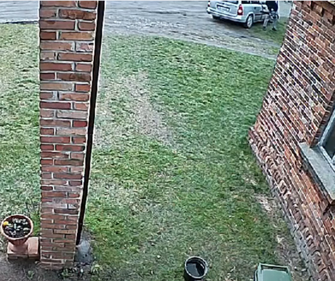 „Jeden siedział za kierownicą, drugi wyszedł z PIŁĄ”. Czytelnik OSTRZEGA!