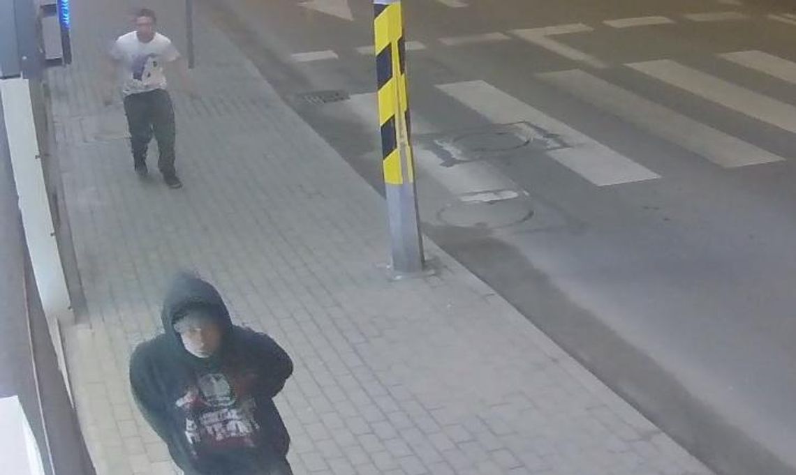 Jeśli rozpoznajesz tych mężczyzn, zadzwoń! Policja publikuje nagranie z monitoringu WIDEO