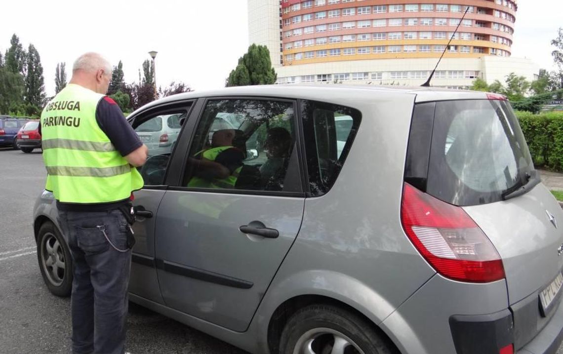 Jest decyzja w sprawie parkingu przy szpitalu. Pojawi się tam parkomat