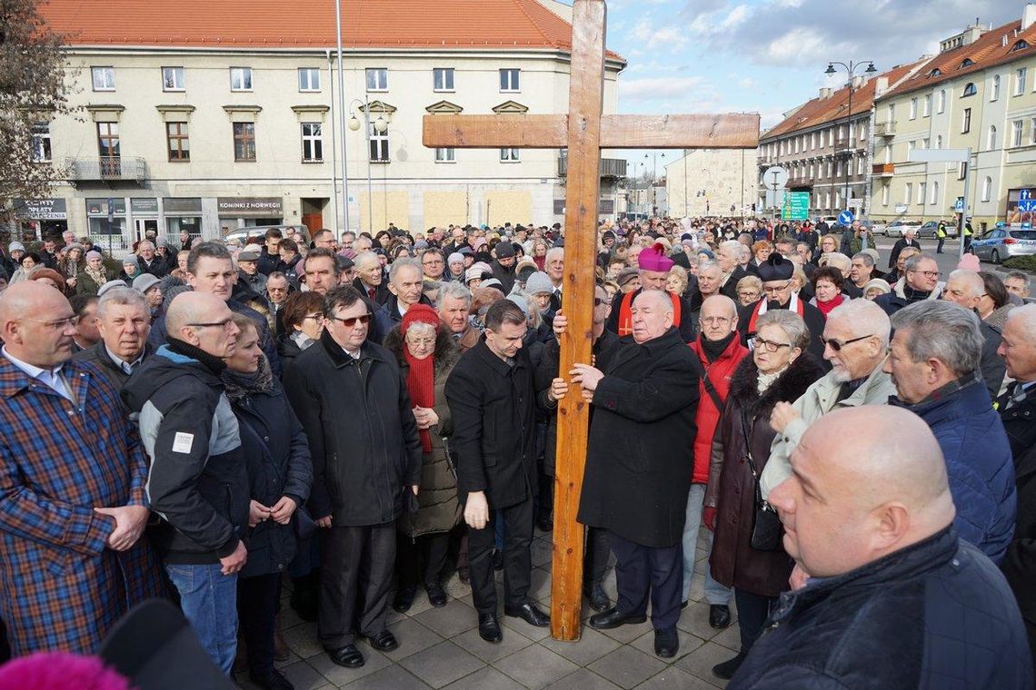 Kaliska Droga Krzyżowa przeszła ulicami miasta ZDJĘCIA