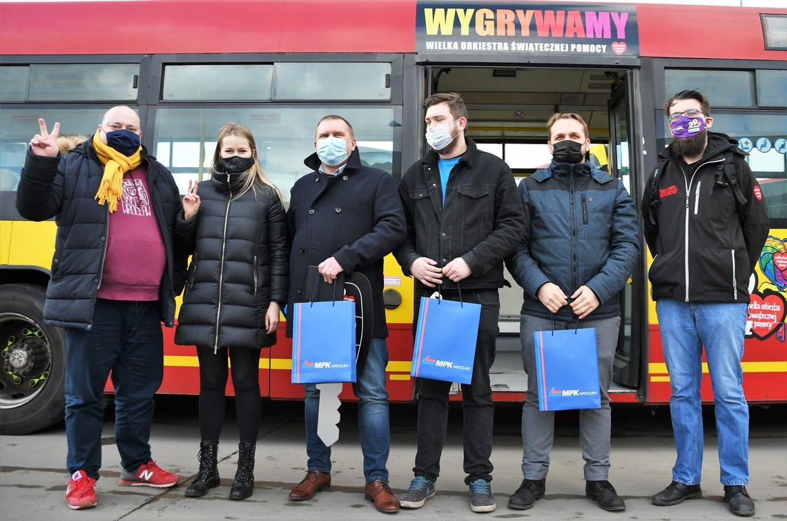 Kaliska firma wylicytowała na aukcji WOŚP autobus wystawiony przez MPK Wrocław ZDJĘCIA