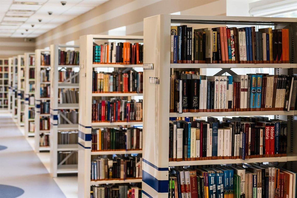 Kaliska „szesnastka” walczy o 1000 książek dla biblioteki. Głosujcie!