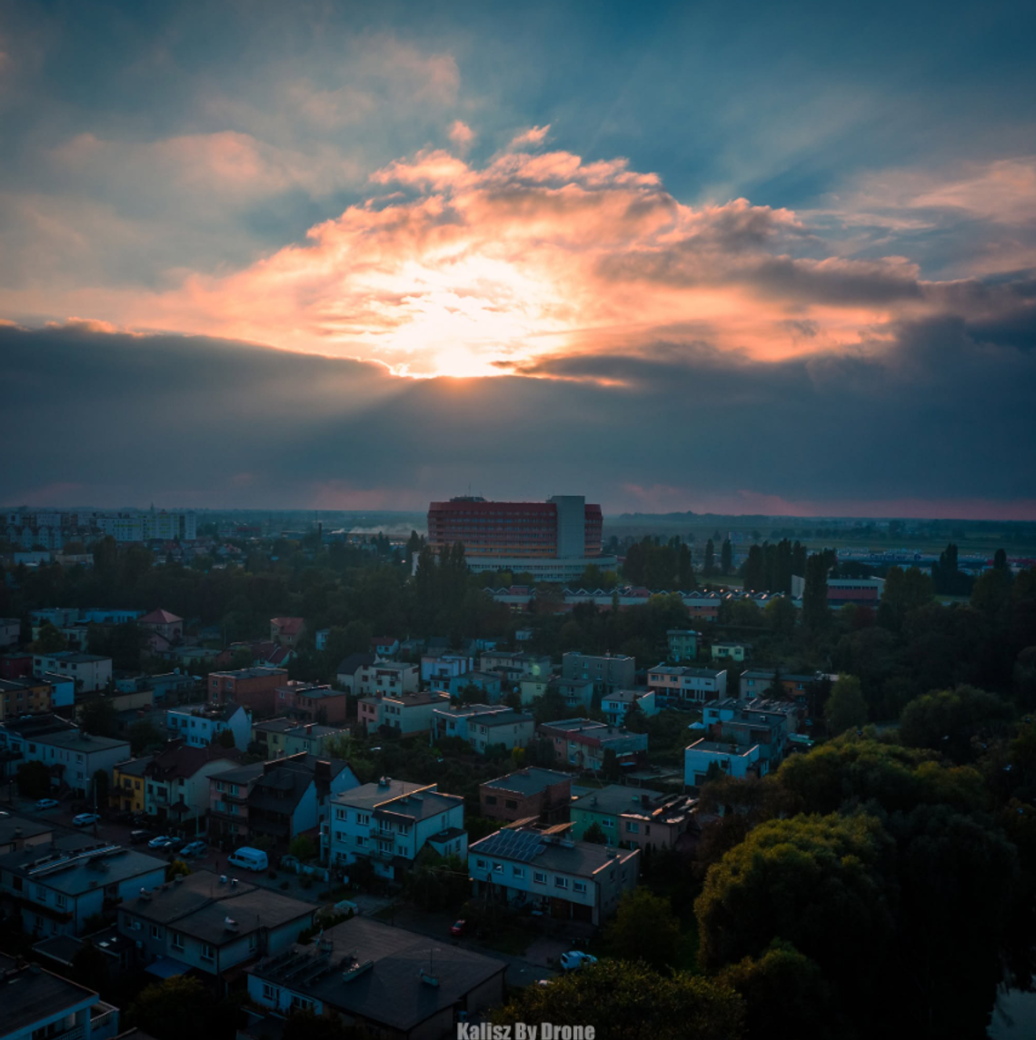 Kaliski szpital wzmacnia zespół, poszukiwani lekarze specjaliści. ,,𝐒𝐭𝐚𝐛𝐢𝐥𝐧𝐞 𝐰𝐚𝐫𝐮𝐧𝐤𝐢 𝐳𝐚𝐭𝐫𝐮𝐝𝐧𝐢𝐞𝐧𝐢𝐚'' Kaliski szpital wzmacnia zespół, poszukiwani lekarze specjaliści. ,,𝐒𝐭𝐚𝐛𝐢𝐥𝐧𝐞 𝐰𝐚𝐫𝐮𝐧𝐤𝐢 𝐳𝐚𝐭𝐫𝐮𝐝𝐧𝐢𝐞𝐧𝐢𝐚''