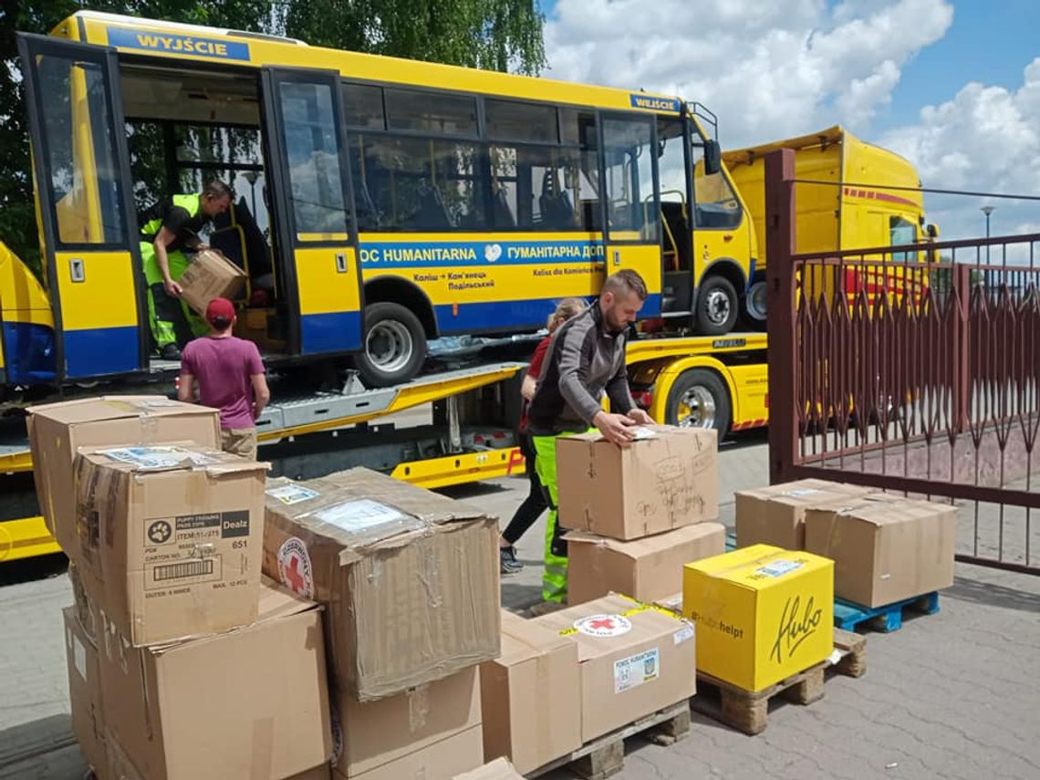 Kaliskie autobusy w ukraińskich barwach. Przekroczyły już granicę