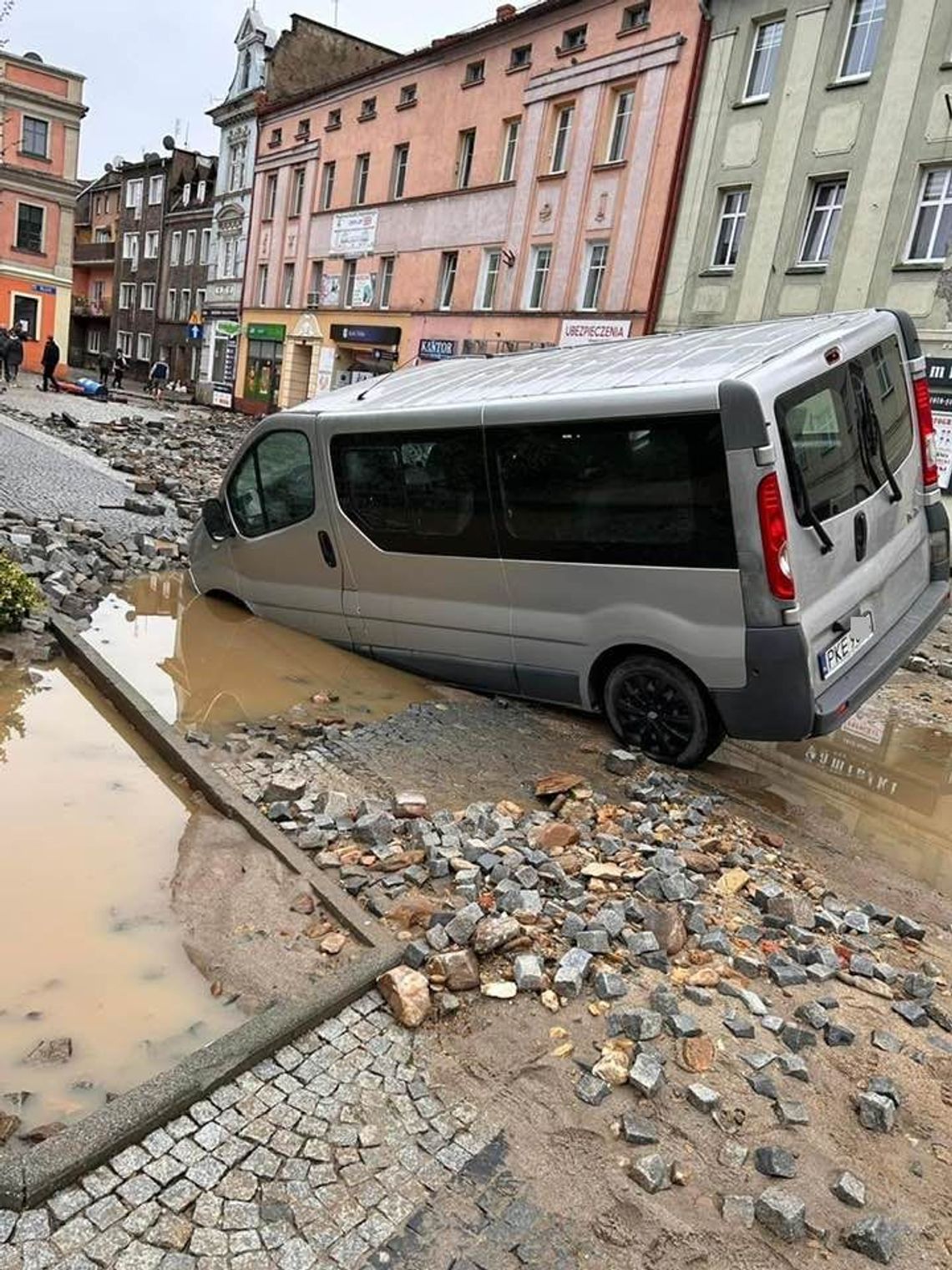 Kalisz zbiera dary dla powodzian. SZCZEGÓŁY ZBIÓRKI