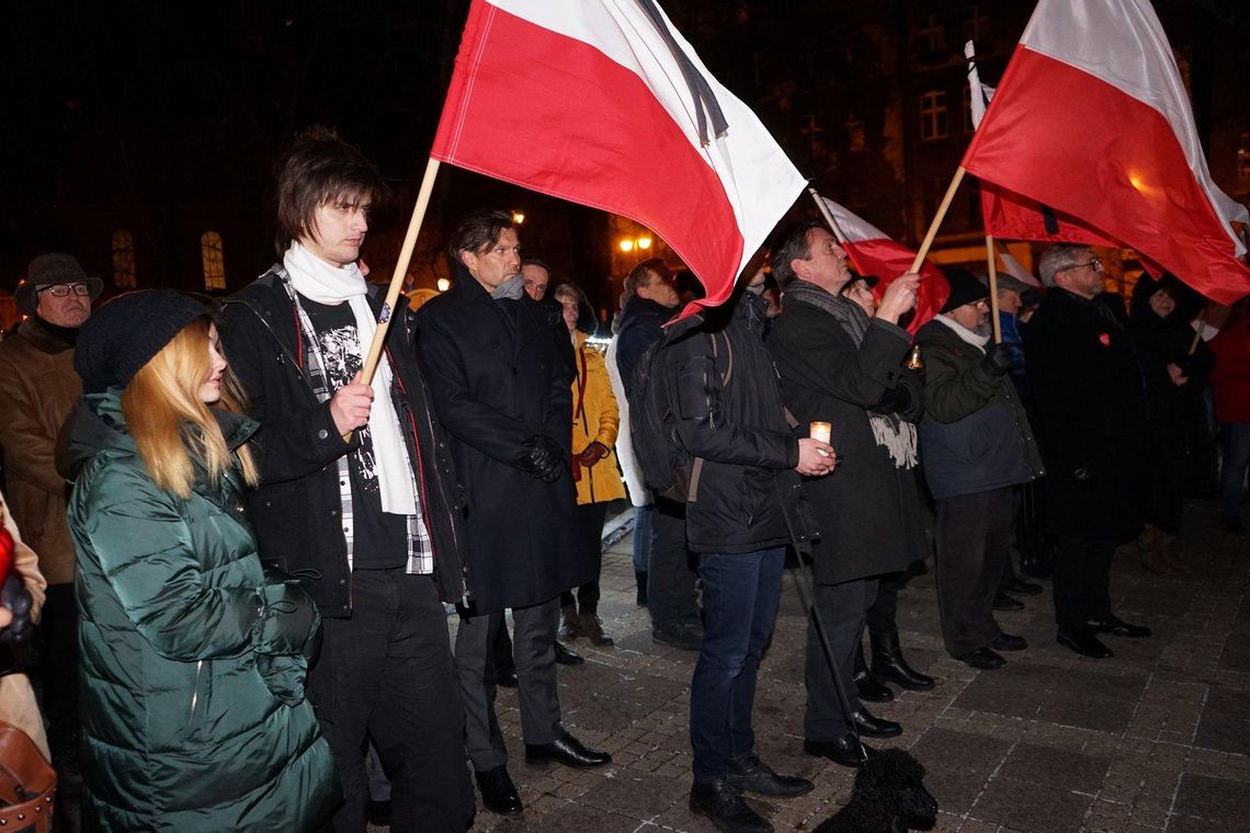 Kaliszanie przeciwko nienawiści, w żalu po prezydencie Gdańska ZDJĘCIA