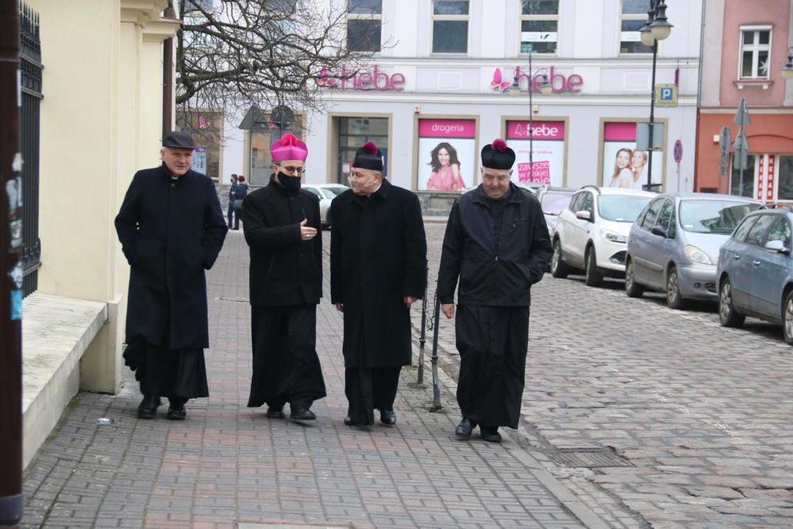 Kanoniczne objęcie władzy przez nowego biskupa