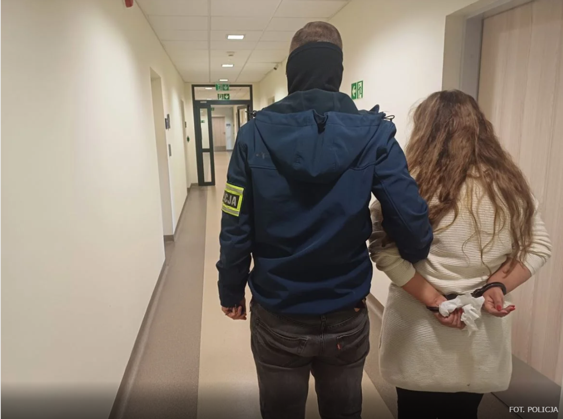 Katowała rodzinę przez niemal 9 lat. Policja wyrzuciła ją z domu Katowała rodzinę przez niemal 9 lat. Policja wyrzuciła ją z domu