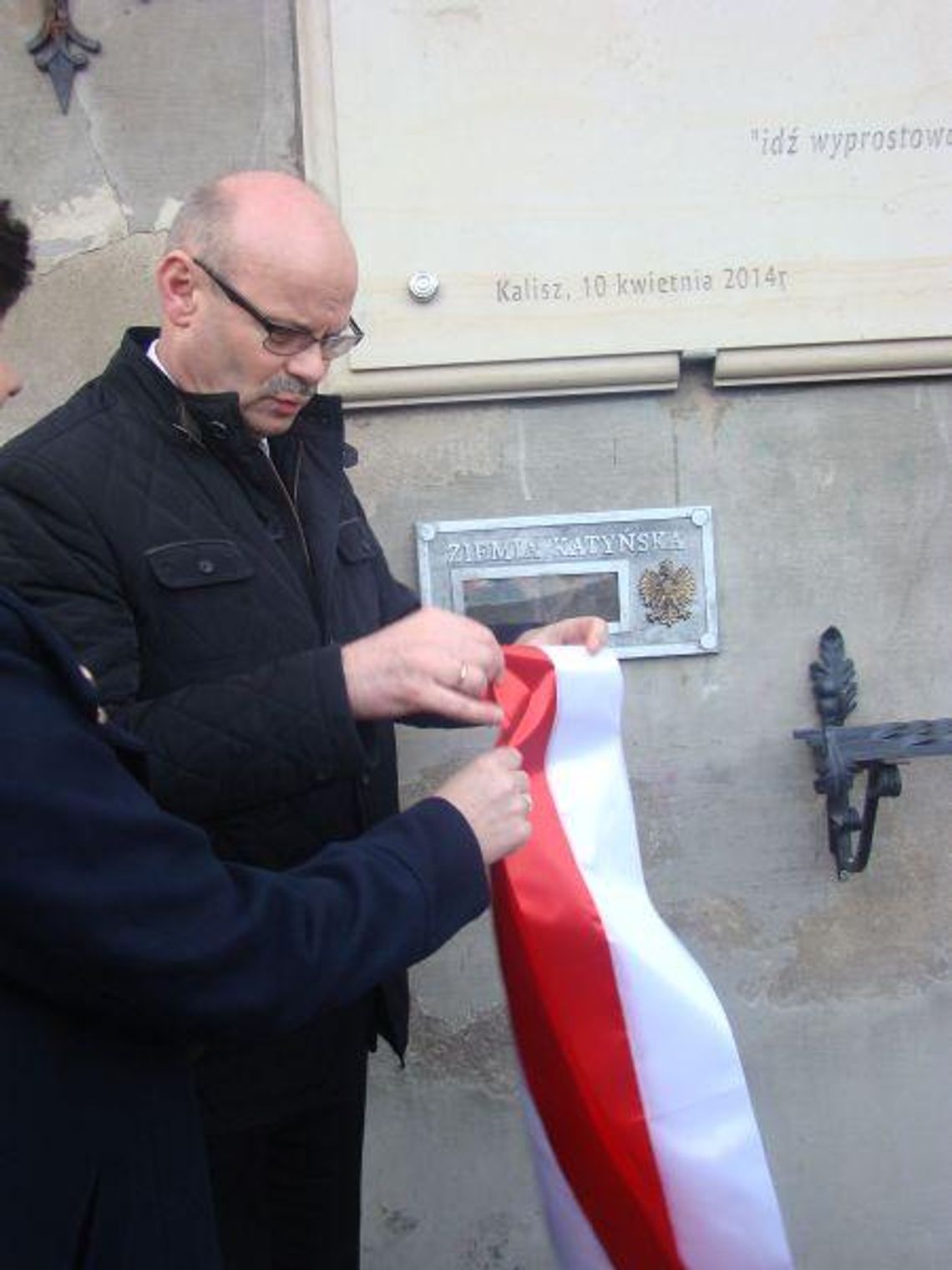 Katyńska i smoleńska ziemia w Kaliszu ZDJĘCIA