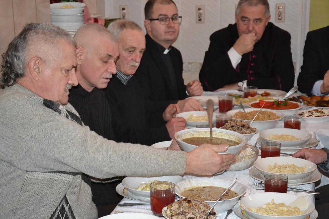 Każdy błąd można naprawić. Z wiarą w lepsze jutro mieszkańcy domu św. Alberta zasiedli do Wigilii