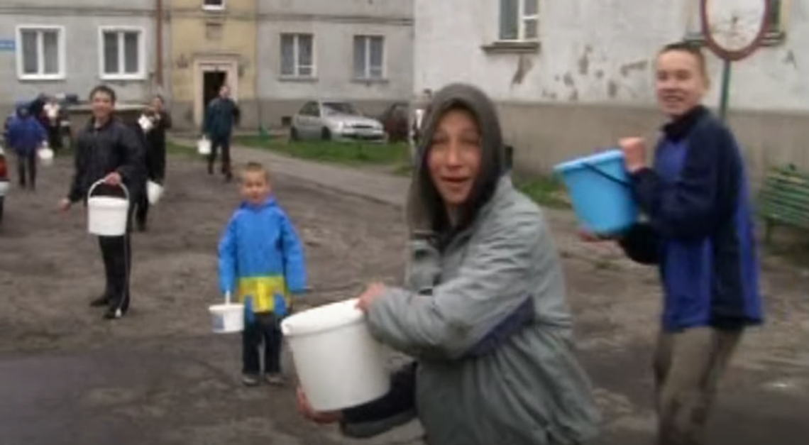 Kiedyś to był Śmigus Dyngus! Zobaczcie nagranie sprzed 15 lat WIDEO