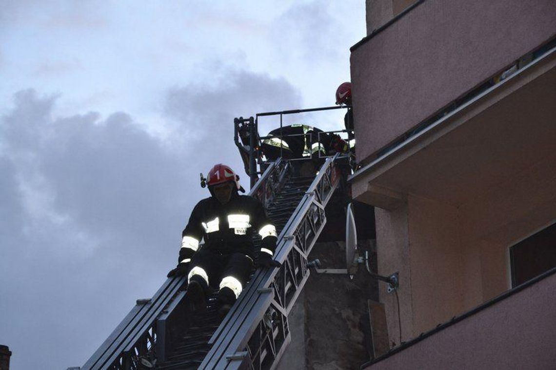 Kilkanaście godzin uwięziony w wannie