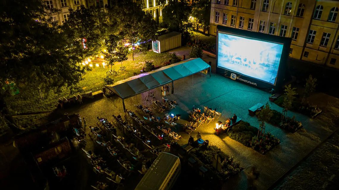 Kino „pod chmurką” w Kaliszu. Znamy daty i tytuły filmów