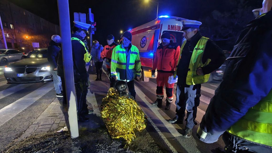 Kobieta potrącona na pasach. Sprawca uciekł Kobieta potrącona na pasach. Sprawca uciekł