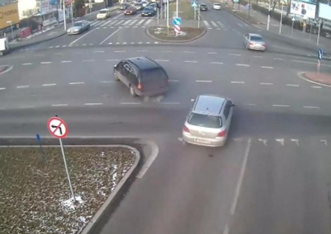 Kolejny kierowca łamie zakaz skrętu w lewo WIDEO