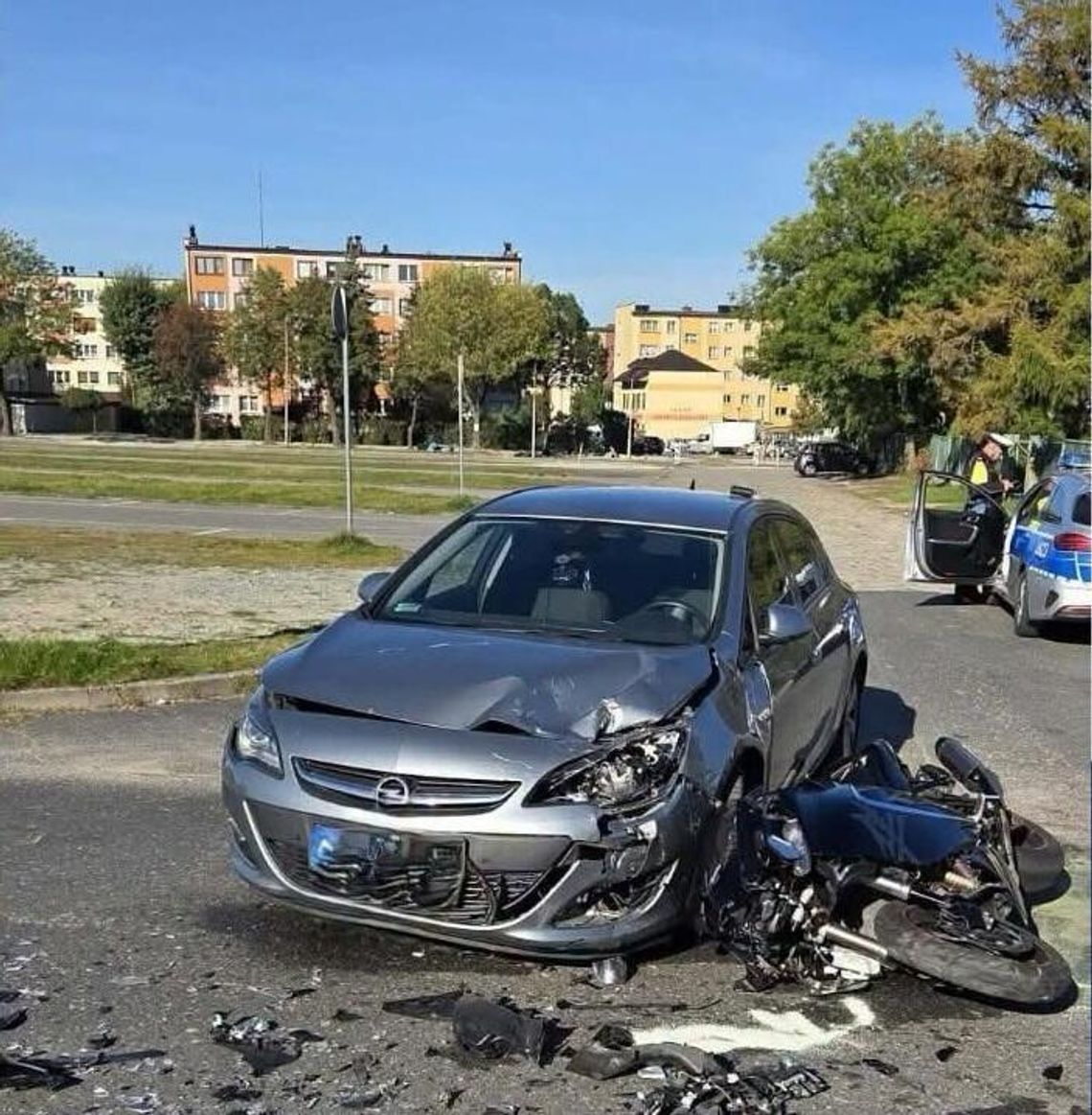 Kolejny wypadek z motocyklem. Zawiniła młoda kobieta Kolejny wypadek z motocyklem. Zawiniła młoda kobieta