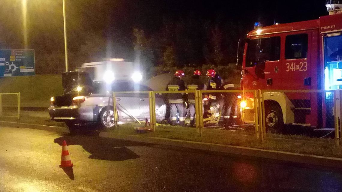 Kolizja na Trasie Bursztynowej. BMW staranowało bariery ZDJĘCIA