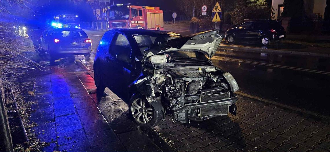 Kolizja trzech aut w Kaliszu. Sprawca był pijany i próbował uciec