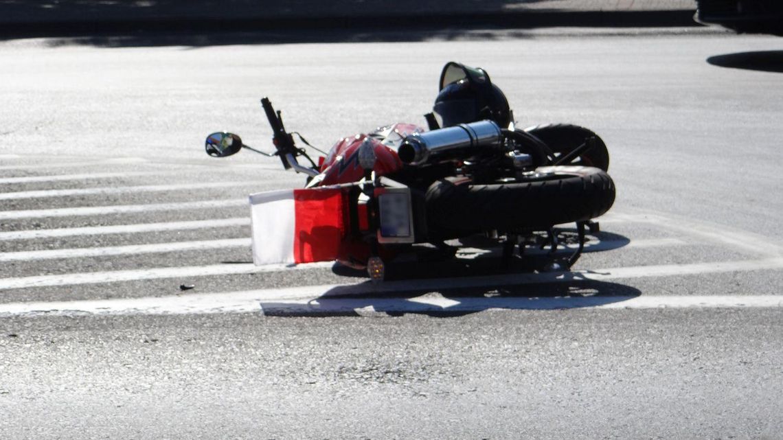 Kolizja z udziałem motoroweru na pl. Jana Pawła II ZDJĘCIA