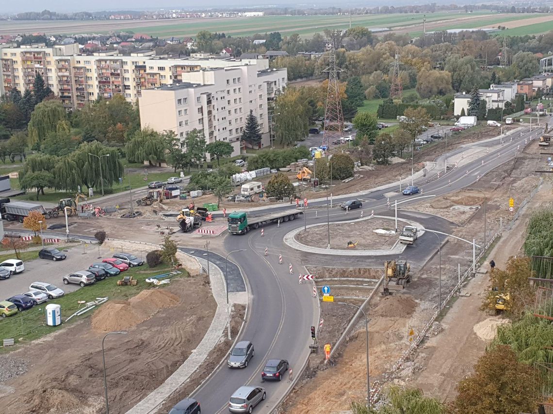 Kolizje i koronawirus opóźniły budowę ronda turbinowego. Kiedy koniec utrudnień? ZDJĘCIA