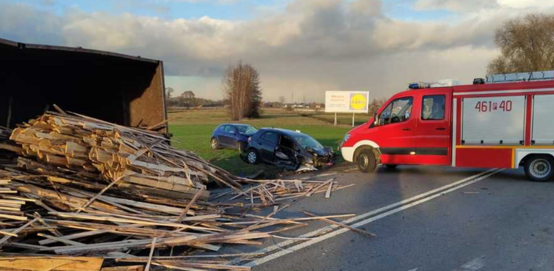 Kompletnie pijany kierował ciężarówką. Dwie osoby poważnie ranne!