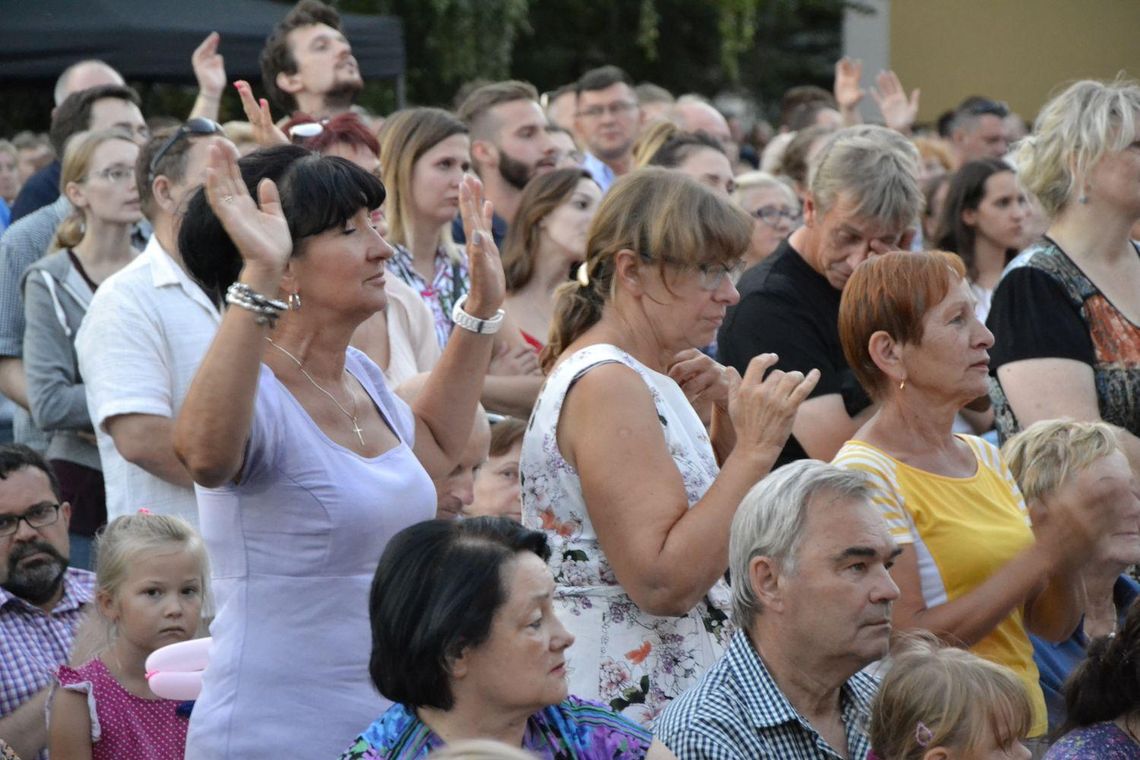 Koncert uwielbienia w Skalmierzycach ZDJĘCIA