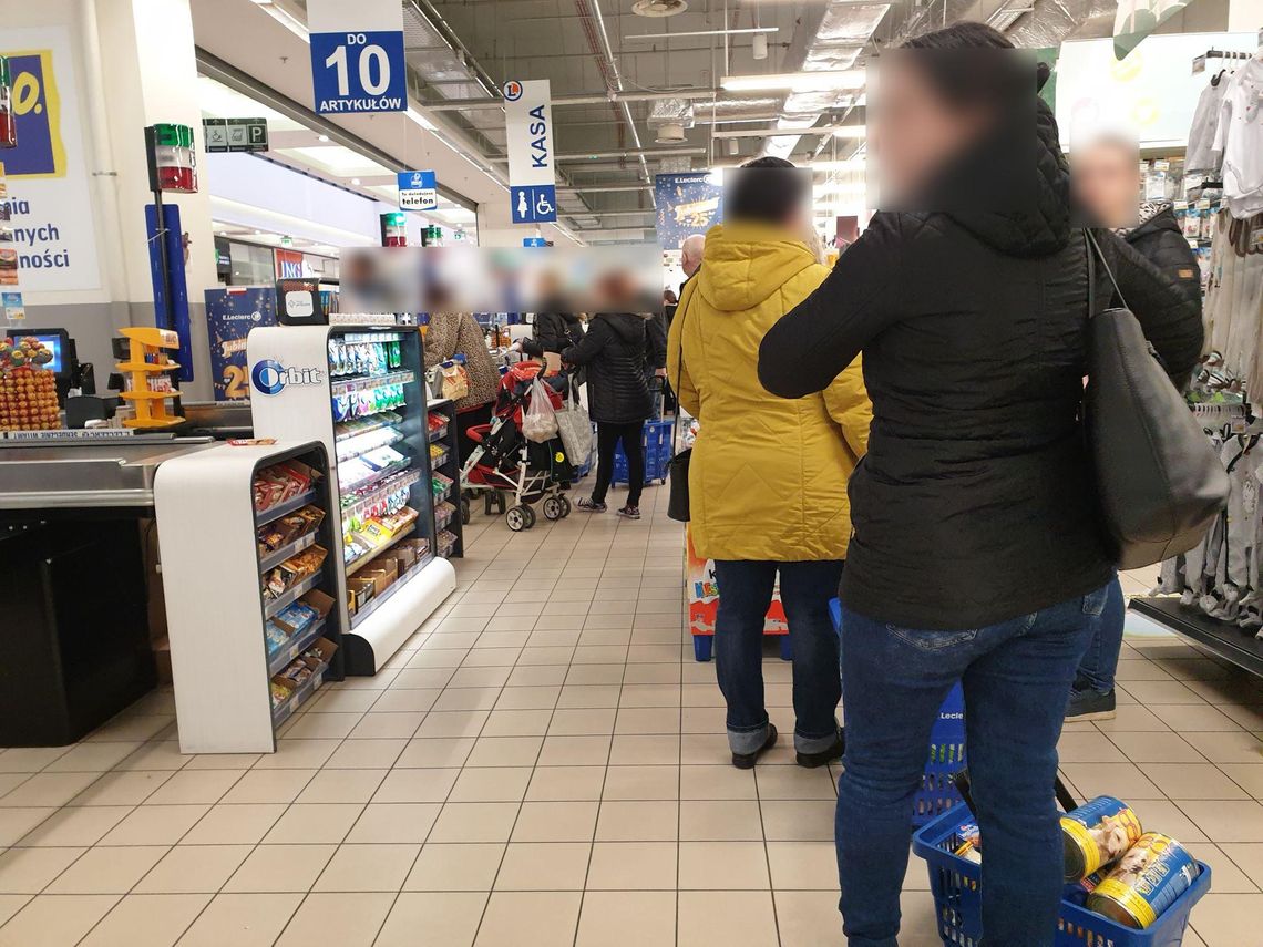 Koniec ery hipermarketów? Tak zmienia się handel i zwyczaje klientów