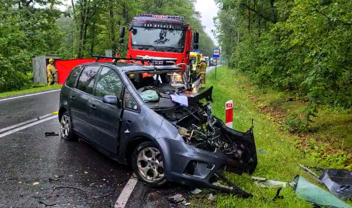 Koszmarny poranek na krajówce. Zginęły dwie osoby AKTUALIZACJA