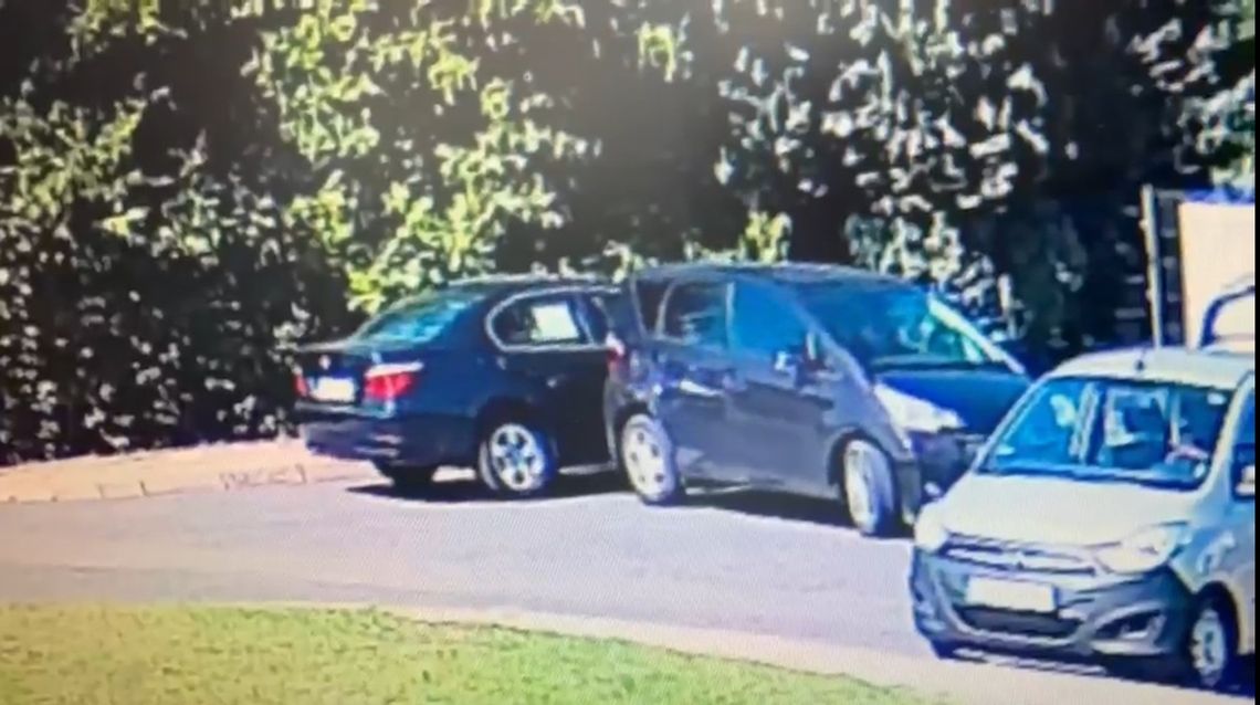 Kraksa na parkingu. Kobieta odjechała jakby nigdy nic