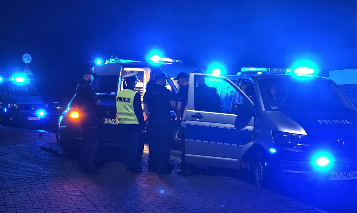 Kryzys psychiczny i alkohol. Pijany nastolatek rzucał się pod nadjeżdżające auta