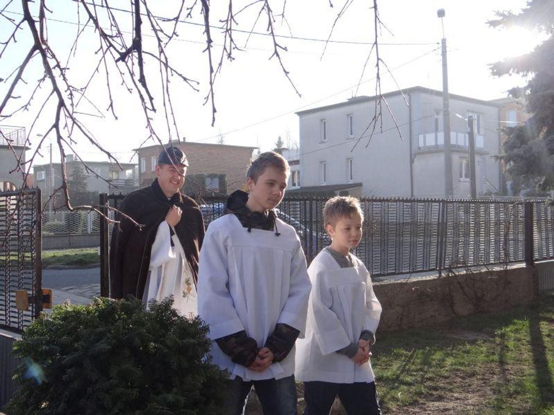 Księża kolędują po domach