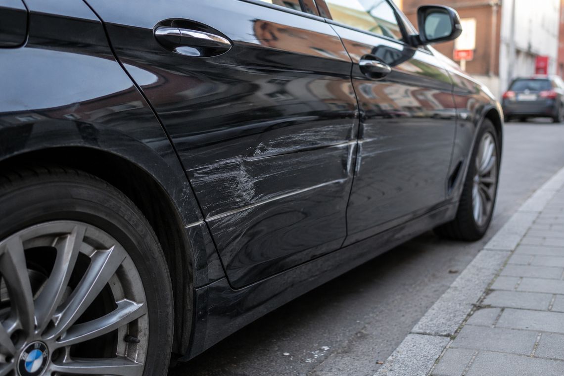 Kto uszkodził BMW przy ul. Lipowej? Policja prosi o pomoc Kto uszkodził BMW przy ul. Lipowej? Policja prosi o pomoc