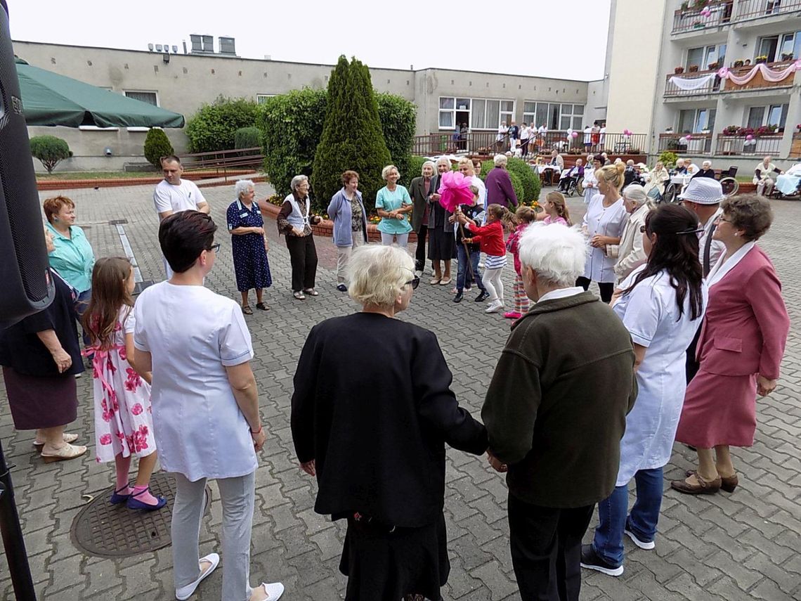 Letni piknik w Domu Pomocy Społecznej ZDJĘCIA