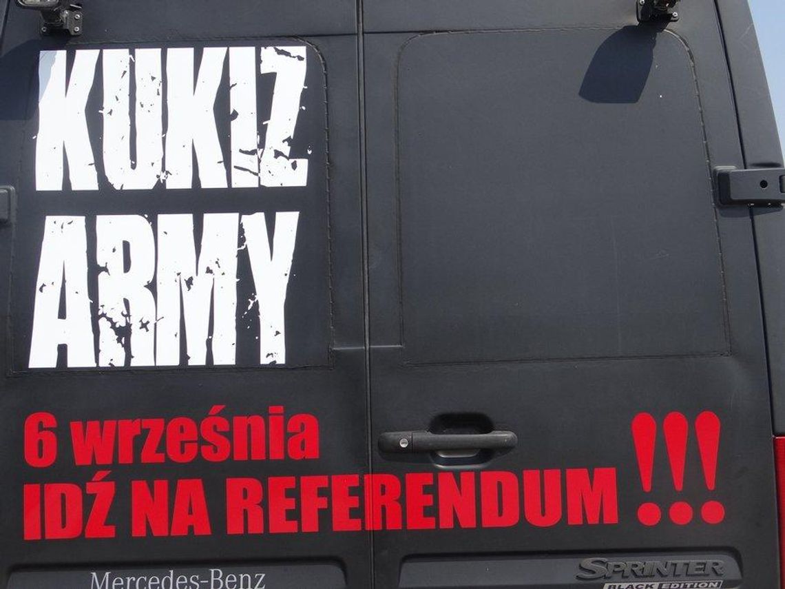 Ludzie Kukiza w Kaliszu zachęcają do referendum