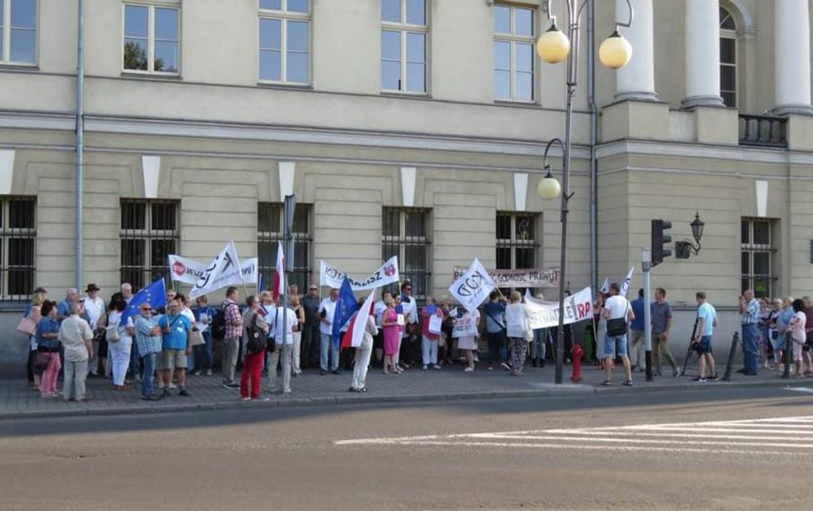 Manifestacje w obronie niezależności sądów. „Demonstrujemy w poniedziałek i wtorek”